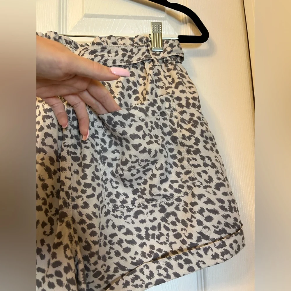 Aerie Gray Leopard Print Shorts - Picture 12 of 12